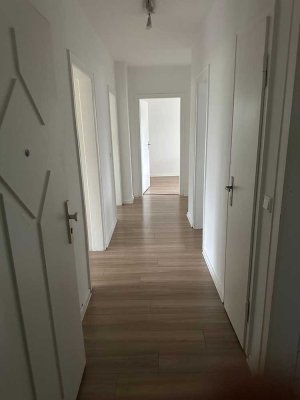 Ab 01.11. verfügbar: Renovierte 3 ZKB im EG in absoluter FH Nähe mit Balkon sucht neuen Mieter