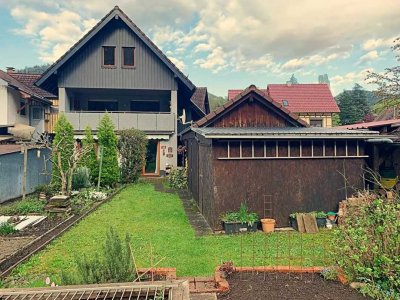 Großes Einfamilienhaus in zentraler Lage in gutem Zustand - fast Einzugsfertig !!