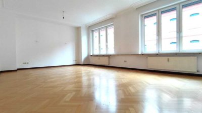 Großzügige Wohnung mit großem Balkon in zentraler Lage von Mannheim Waldhof!