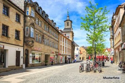 Wohn- und Geschäftshaus mit Garage und Pkw-Stellplätze