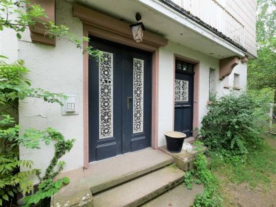 Denkmalgeschütze Villa aufgeteilt in 3 Einheiten und Bauplatz auf dem großen Grundstück in Darmstadt