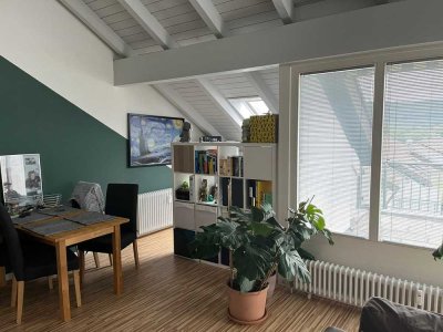 Helle Dachgeschosswohnung mit zwei Zimmern sowie Balkon und Einbauküche in Rheinfelden