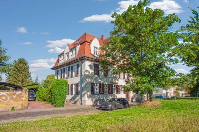 Bezugsfrei zum 01.03.2025 - Charmante 5-Zimmer-ETW in denkmalgeschützter Villa in Taucha bei Leipzig