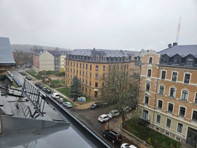 Dachgeschoß mit Aufzug,  Balkon und neuem Bad von privat bezugsfertig