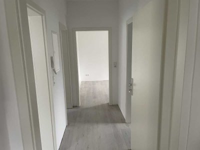 Feine, sanierte 2-Zimmer-Wohnung mit großem Badezimmer und Balkon