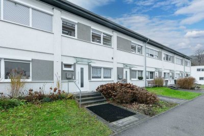 Modernes Reihenmittelhaus mit Garagen- und Außenstellplatz