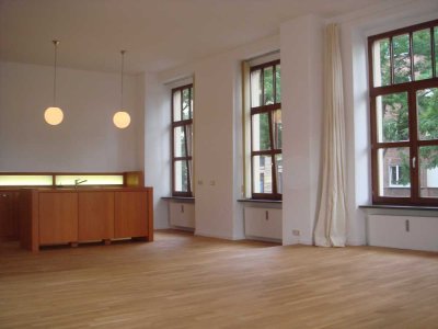 Lichtdurchflutetes Altbau-Luxus-Loft in der Kölner Südstadt für Individualisten