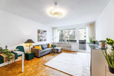 Provisionsfrei: renovierte 3 Zimmer Wohnung mit Balkon, Aufzug uns Stellplatz. Sofort frei!