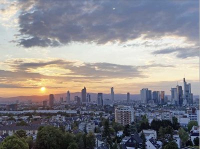 Herrliche 2-Zimmer Wohnung mit Skyline Blick, EBK und Tageslichtbad