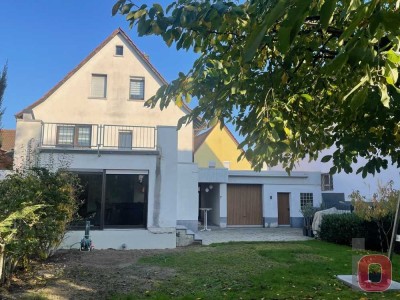 Ein Zuhause mit viel Platz und Möglichkeiten - Modernisiertes 1-3-Fam.-Haus mit Garten +Doppelgarage