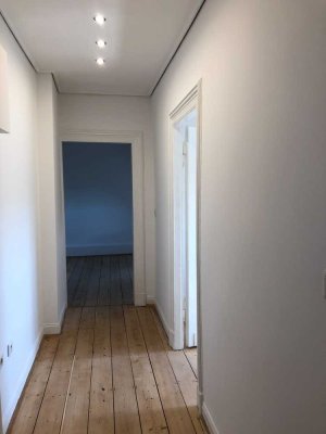 CHARMANTE, RENOVIERTE DREI-ZIMMER-WOHNUNG IN DÜSSELDORF-BENRATH