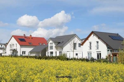 Mehrfamilienhaus mit 3 Wohnungen, 2 Stellplätze