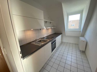 3-Zimmer Wohnung mit Balkon und einer Einbauküche und einem Stellplatz