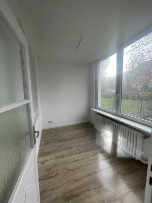 Schöne renovierte 2 Zimmerwohnung mit Loggia