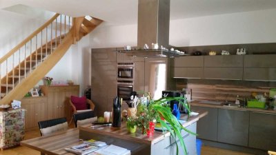 ab 01.03.2025   2 Zimmer Maisonettewohnung mit EBK zu vermieten