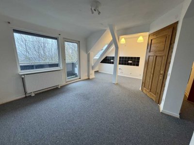 Exklusive 3-Raum-DG-Wohnung mit Galerie und Balkon in Ratingen