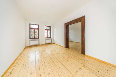 Mit Balkon & Dielen: Große 4-Zimmer-Altbauwohnung in aufstrebender Lage