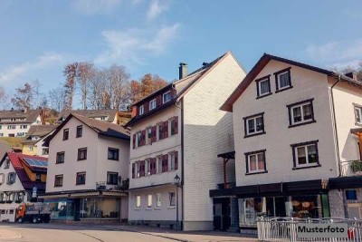 Herrschaftliche Jugendstil-Villa auf parkähnlichem Grundstück - provisionsfrei