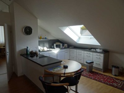 helle  Dachgeschoss-Wohnung in Leonberg/Warmbronn, Landkreis Böblingen, Baden-Württemberg