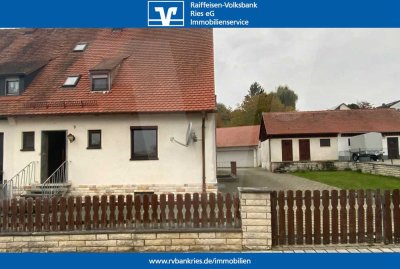 Vielseitig nutzbares Ein-/Zweifamiliendoppelhaus mit großem Garten in ruhiger Wohngegend von Wallers