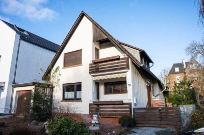 Freistehendes Einfamilienhaus in Bonn-Friesdorf. Zentral gelegen mit schönem Garten