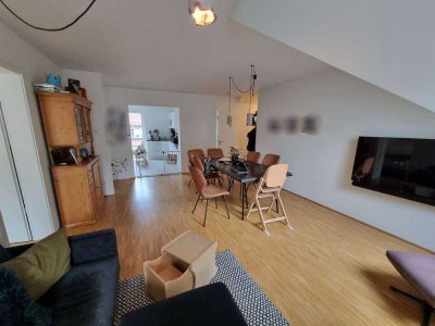 ***Schicke 3-Zi.-DG-Wohnung mit 2 Bädern, Dach-Loggia und TG-Stellplatz***