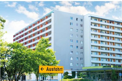 Große 4-Raumwohnung mit Balkon und Dusche im Herzen der Stadt