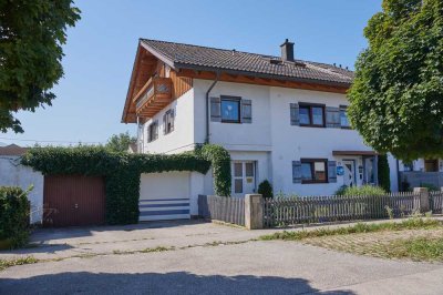 Platz für Alt und Jung! Große Doppelhaushälfte mit Einliegerwohnung im Erdgeschoss und Schwimmteich