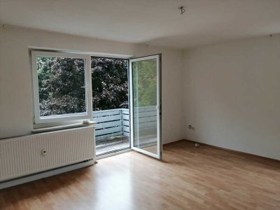 Gut geschnittene helle 3-Zimmer-Wohnung mit Balkon und EBK