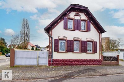 Freistehendes 1-2 Familienhaus mit Hof und Garten!