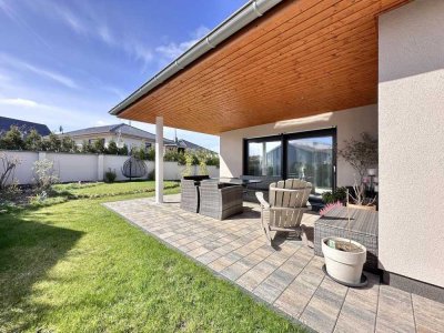 Neuwertiger Winkelbungalow mit toller Aussicht