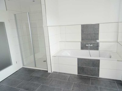 ** mit Balkon + Fahrstuhl ** 4 Zimmer Wohnung in Werdau zu vermieten!!