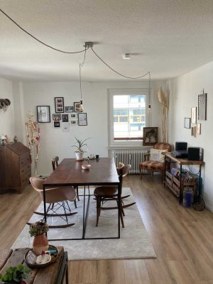 Helle 2,5-Zimmer-Wohnung mit kl. Balkon, Aufzug, zentral gelegen