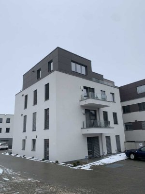 Penthouse-Wohnung mit dreieinhalb Zimmern sowie Balkon und Einbauküche in Dornstadt