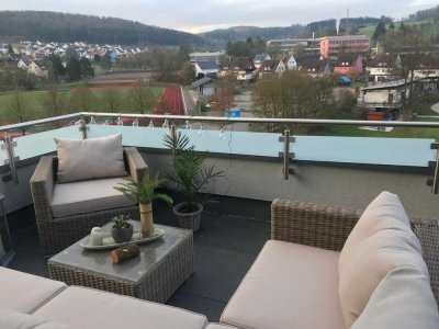 Exklusive 2 Zimmer (Penthouse-Whg) mit einer EBK, Dachterrasse sowie Einzelgarage in Calw-Stammheim