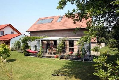 Freistehendes Wohnhaus, Garten, Garage, Carport