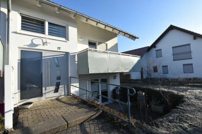 Erdgeschosswohnung inkl. Garage mit großzügigem Wohnbereich, Balkon