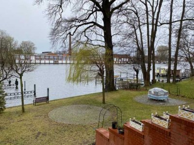 Herrschaftliche Traumwohnung an der Spree mit Bootsliegeplatz!!!