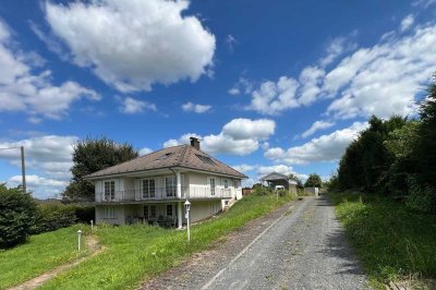 Renoviertes 1-2-FH in Hennef-Uckerath auf großem Grundstück (weitere Baugrundstücke vorhanden)