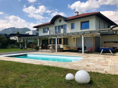 Exklusive Villa mit Pool in Aussichtslage