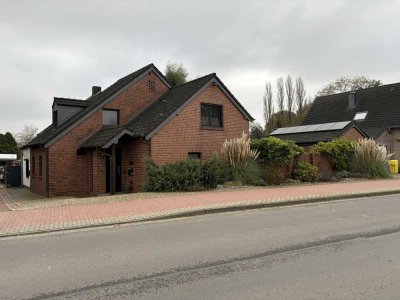 Schönes Einfamilienhaus in Schwalmtal-Ungerath mit Doppelgarage und innenliegenden Garten