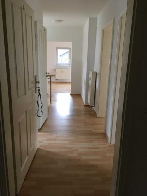 3 ZKB DG-Wohnung (ca. 69 qm) mit Einbauküche direkt in Simmern ab 1.1.2025 zu vermieten