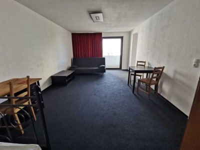 große, möblierte 1-Zimmer-Wohnung mit EBK und Balkon in Bayreuth