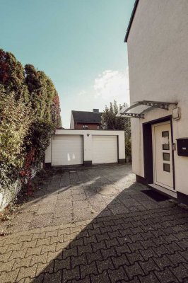 Erdgeschosswohnung mit eigenem Eingang, Garage & kleiner Terrasse in - Kaarst