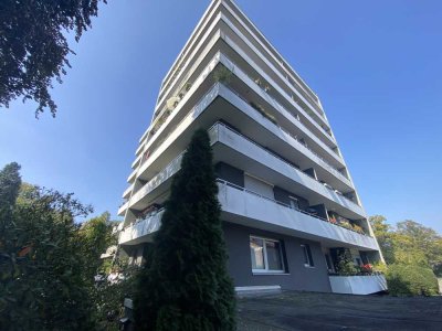 Helle 2-Zimmerwohnung mit großem Balkon, Aufzug und Garage.