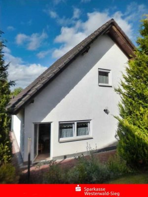 Einfamilienhaus in ländlicher Lage, zwischen Altenkirchen und Hachenburg.