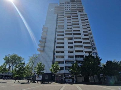 Wohnen im Weißen Riesen über den Dächern von Kiel -  1-Zimmer-Wohnung mit Balkon