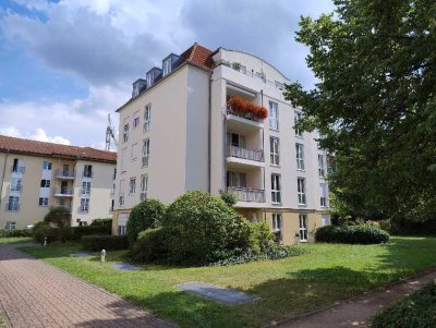 *Wunderschön: Gepflegte Wohnung im 1. OG l Balkon l Aufzug l Bad mit Wanne l Stellplatz in TG*