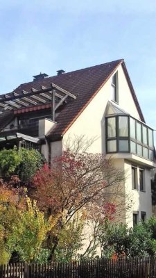 Traumhaft schöne Maisonette-Wohnung mit Loggia und Wintergarten in ruhigem, naturnahen Wohnquartier