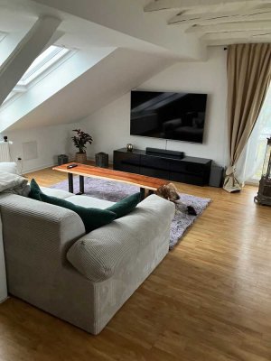 Entzückende 2 Zimmer DG Wohnung